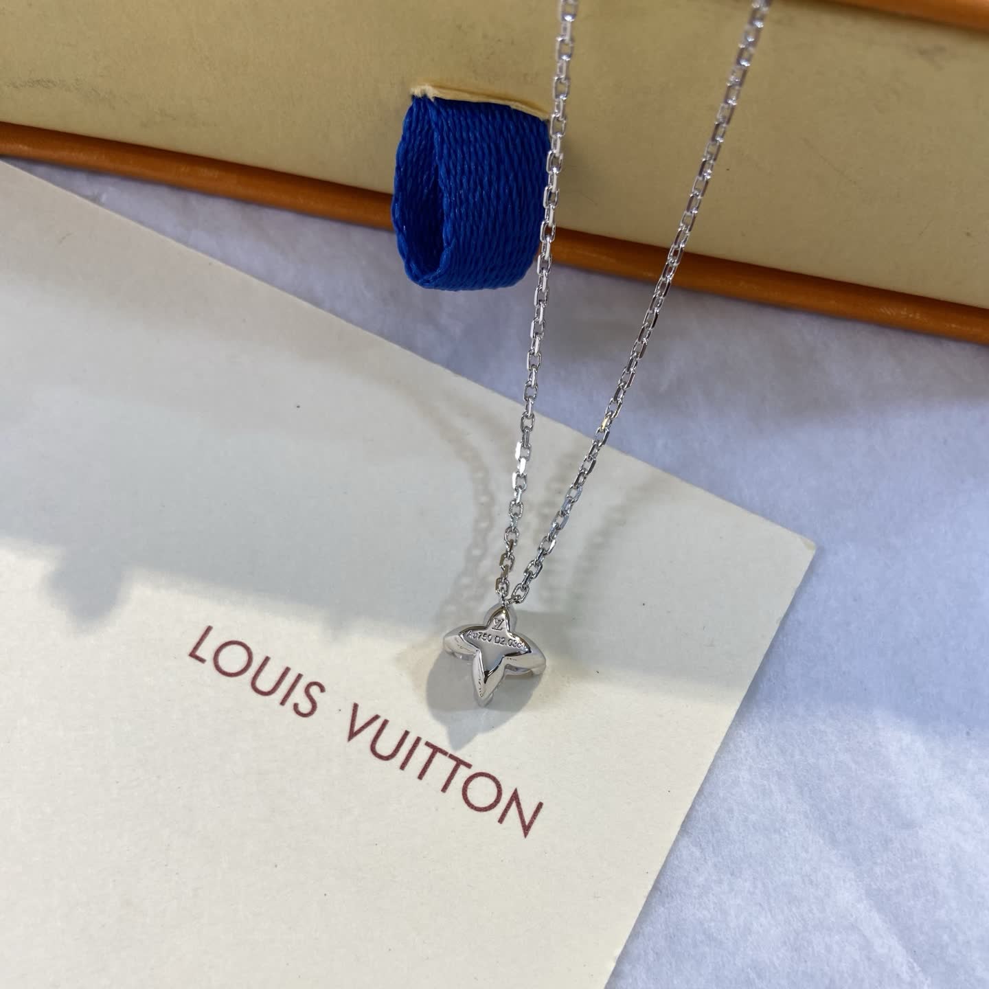 Louis Vuitton Silver Star Pendant Necklace-LX1256